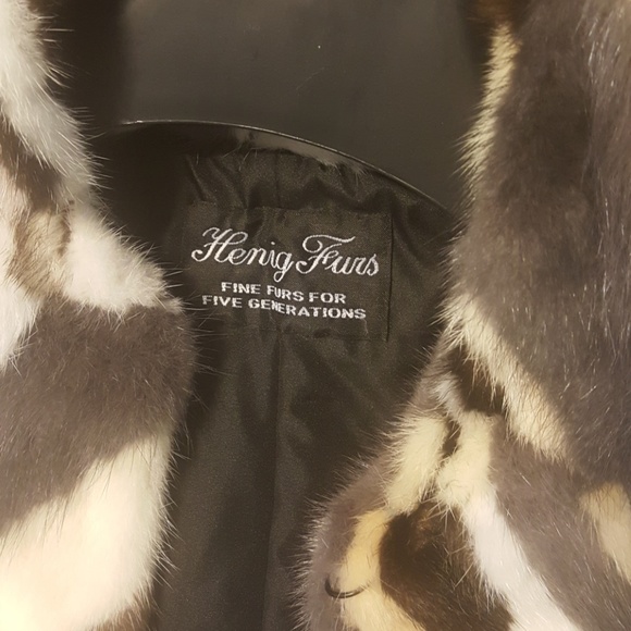 Henig Mink Vest with Hood - Picture 7 of 8